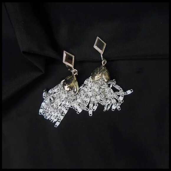 Vintage Clip On Dangle Earrings, Chain Tassel Long Silvertone Sarah Coventry - Picture 6 of 15